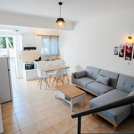 Maison Peroulia Apartment *